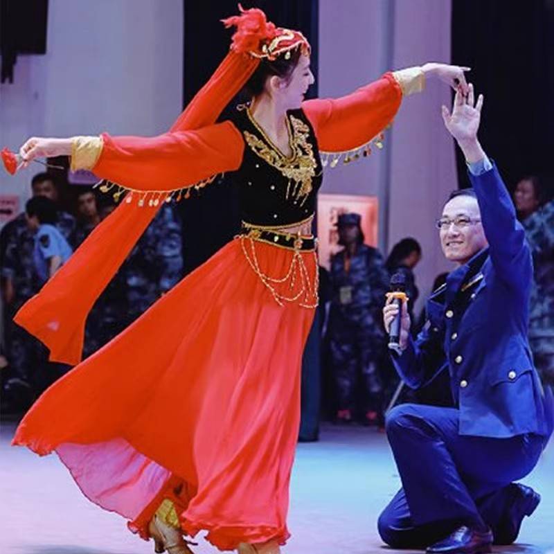 Tong Liya's same model Xinjiang Uyghur dance performance clothing female ethnic minority stage opening dance big skirt