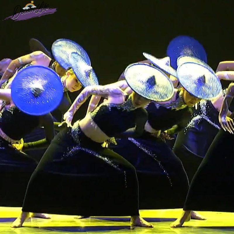 The twelfth Chinese Dance Lotus Award is intoxicated by the National Dai Dance Liuyi waist girl performance suit