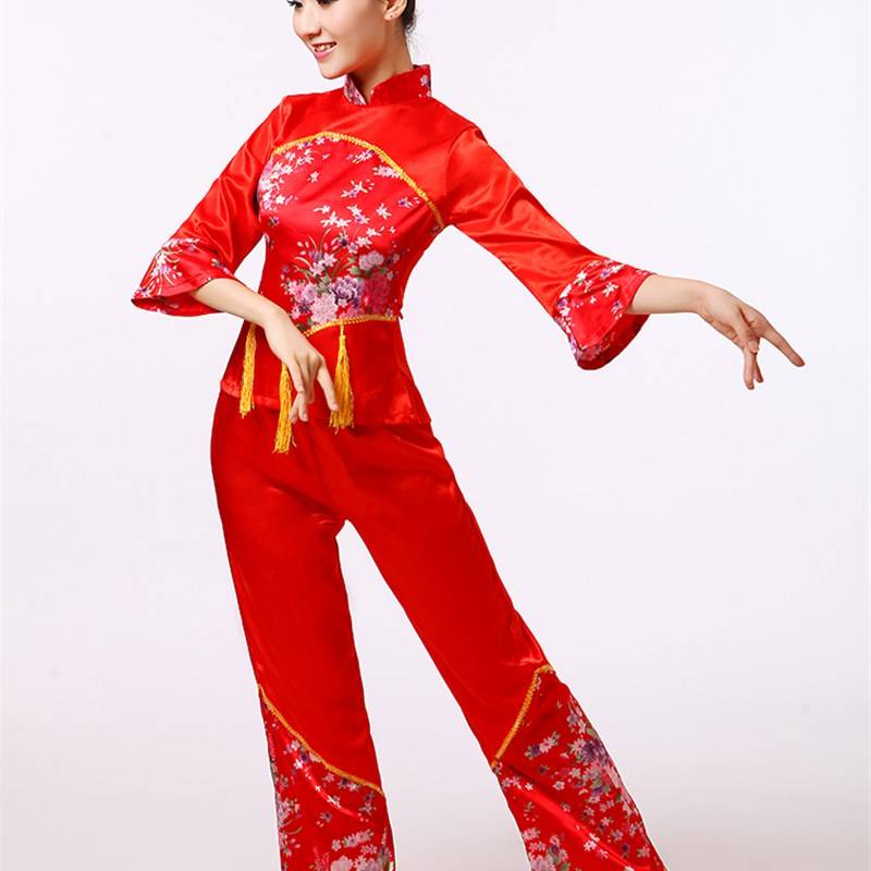 National Yangge suit Performing the Girls in the Girls in the Elderly Limp Drum Drum Dance Dance Series Northeast Two Two Shutok Showing Service New