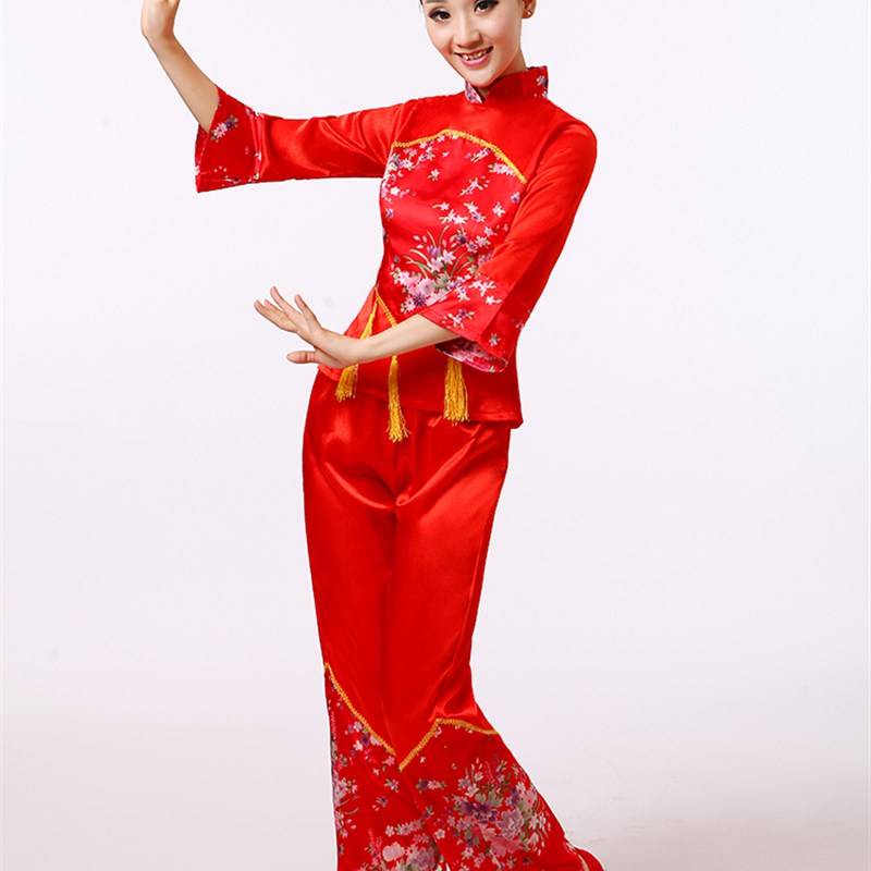 National Yangge suit Performing the Girls in the Girls in the Elderly Limp Drum Drum Dance Dance Series Northeast Two Two Shutok Showing Service New