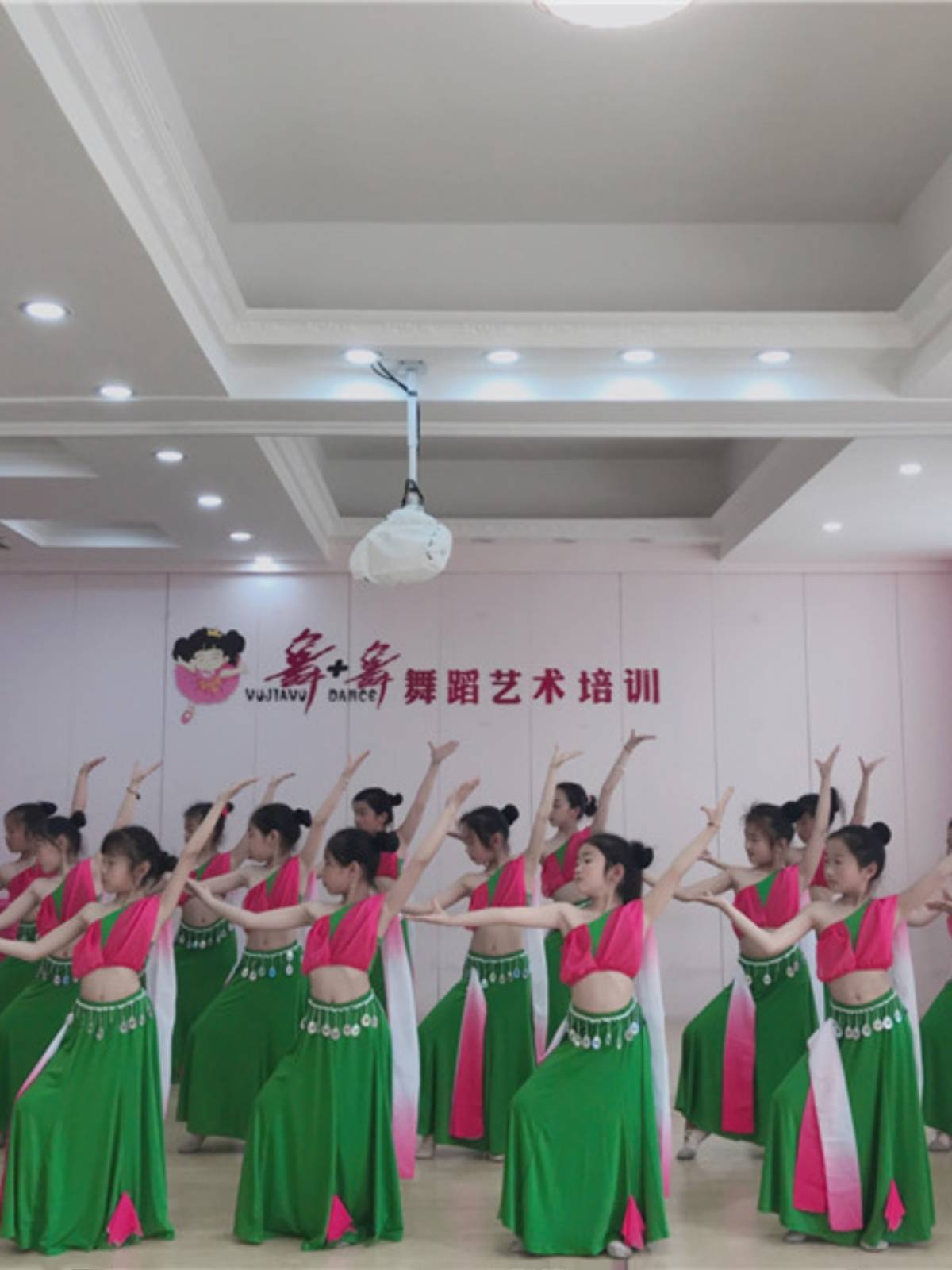 New Dai women group dance Xiaopuo stage dance performance clothing peacock dance national dance performance clothing