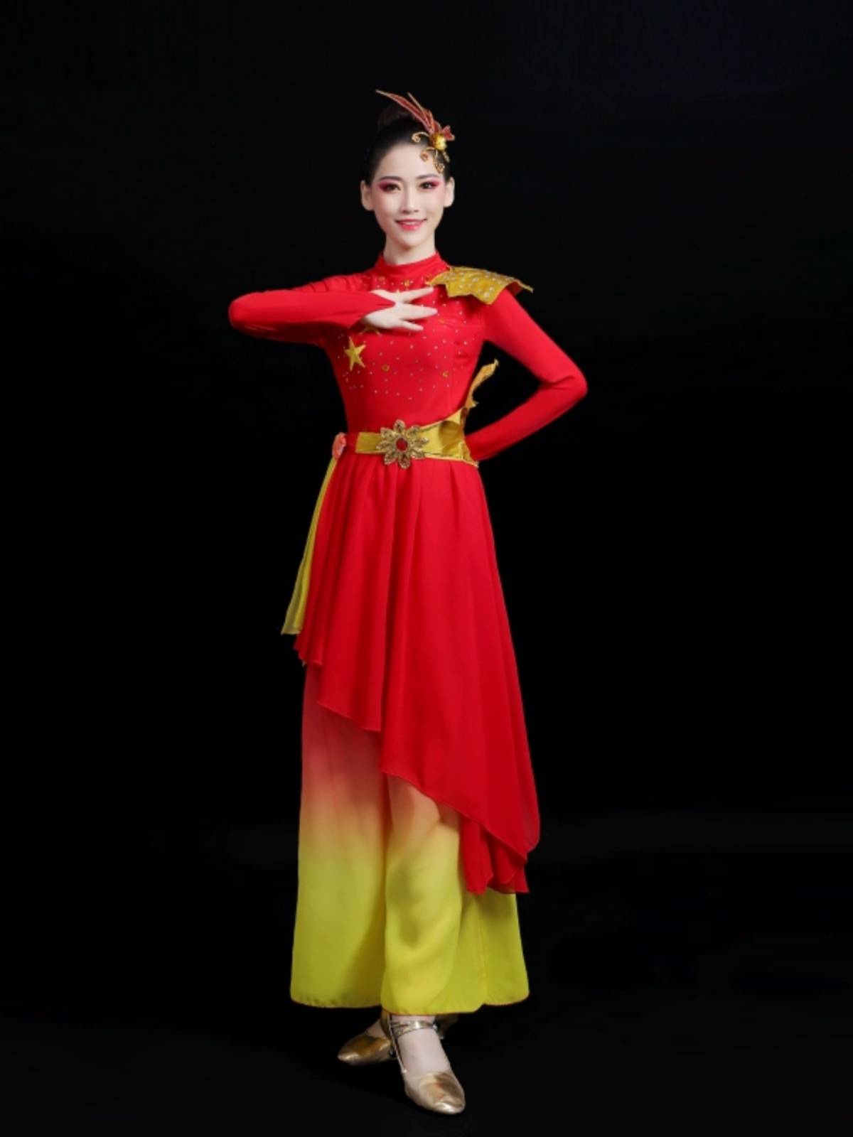 Classical Dance Performance Grandma's elegant new Chinese style motherland ethnic dance Yangge suits square dance fan dance set