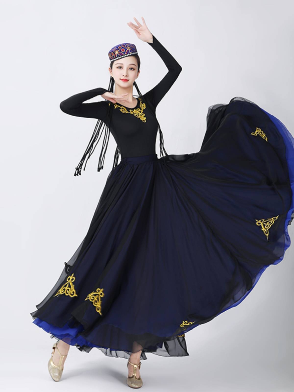 Xinjiang Uygur Dance Female Minority Modern Plaza Dance shows the Yi people's big skirt adults