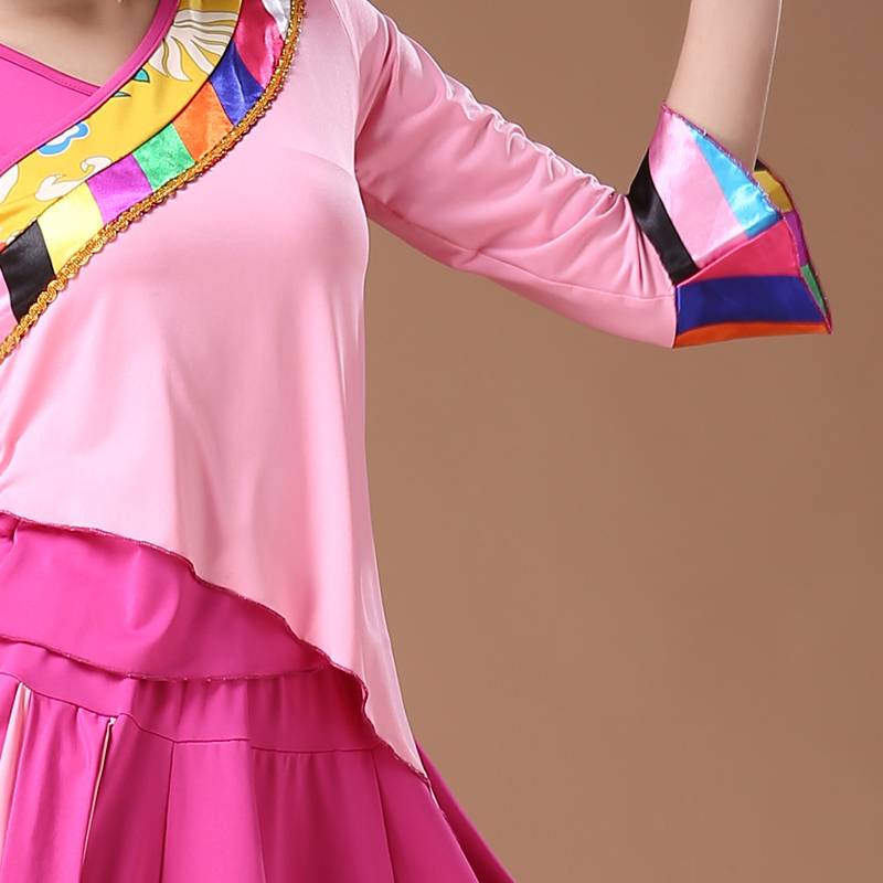 Quick-tailed plaque for the new dress, a dance stage costume for the ethnic dance group