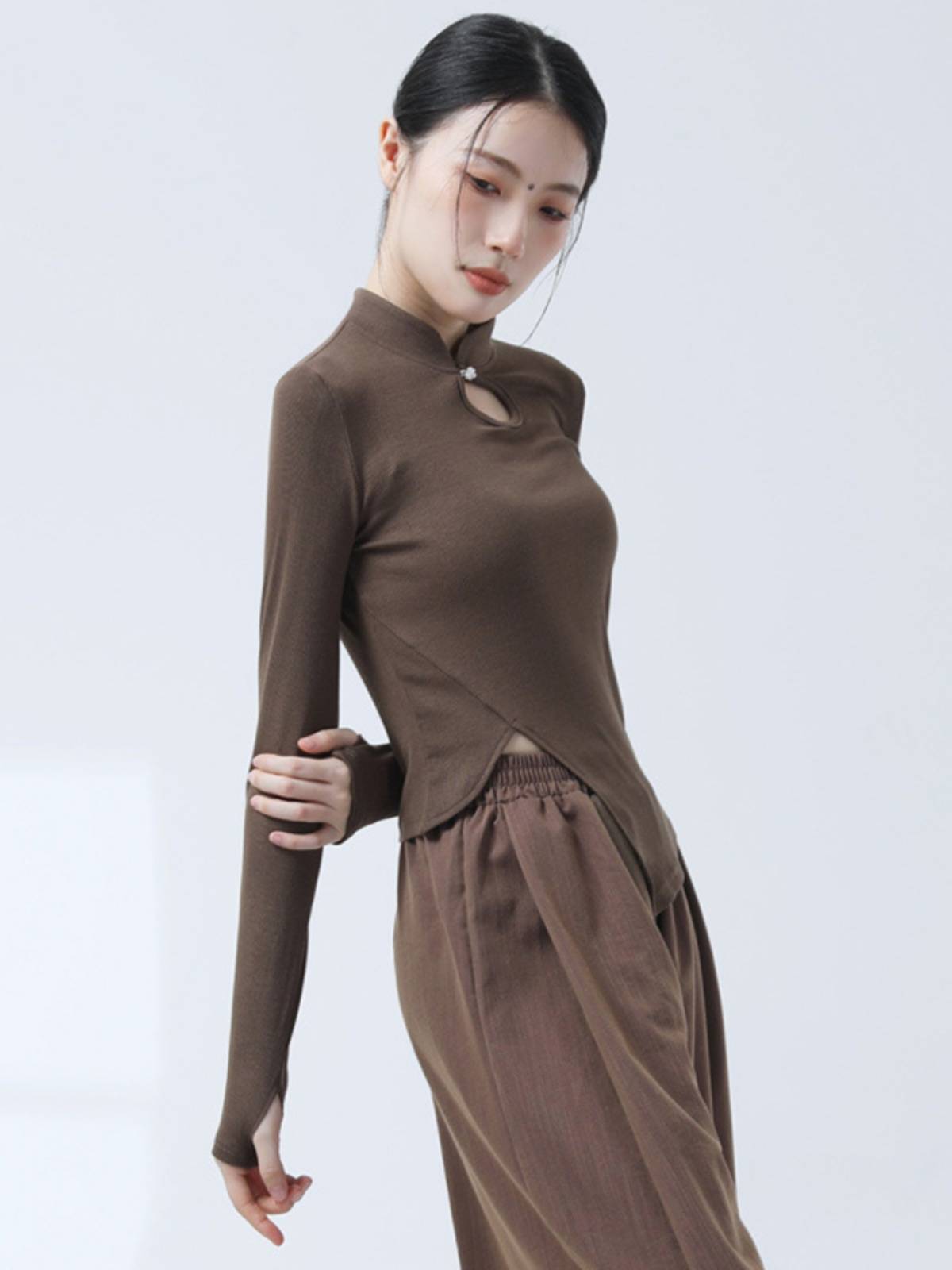 Modern dance adult dance service female long sleeves finger cheongsam collar to practice the Chinese classical national dance service