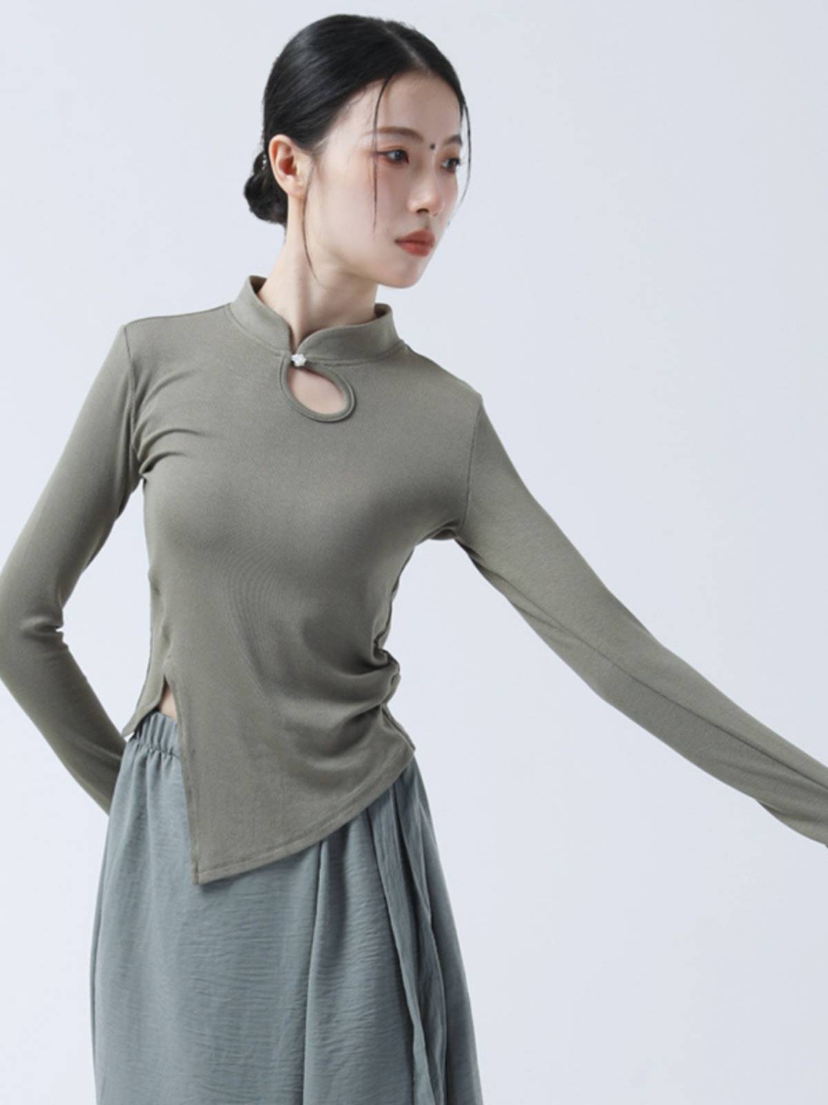 Modern dance adult dance service female long sleeves finger cheongsam collar to practice the Chinese classical national dance service
