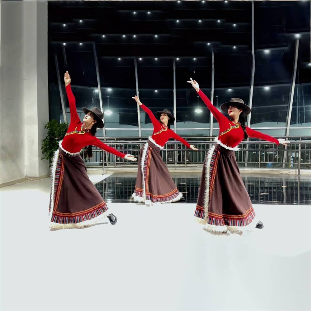The Tibetan dance show, a new opening dance dress for a new dress, and a dance show for a people in a costume