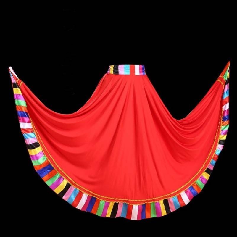 Hide-and-dance dance show for the Tibetans in the new style of the national dance dress