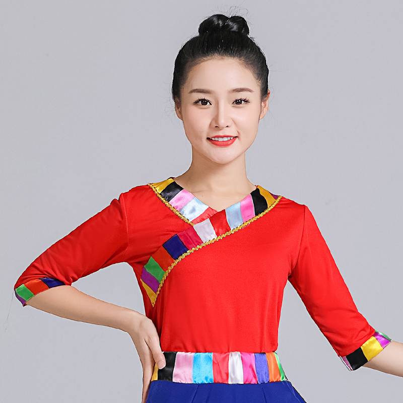 Tibetan dressgirls in the Spring and Autumn Square Dress Group competitions for Tibetan dress-making