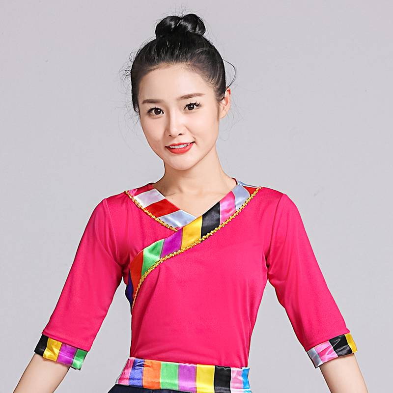 Tibetan dressgirls in the Spring and Autumn Square Dress Group competitions for Tibetan dress-making
