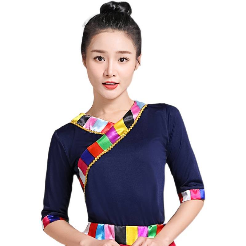 Tibetan dressgirls in the Spring and Autumn Square Dress Group competitions for Tibetan dress-making
