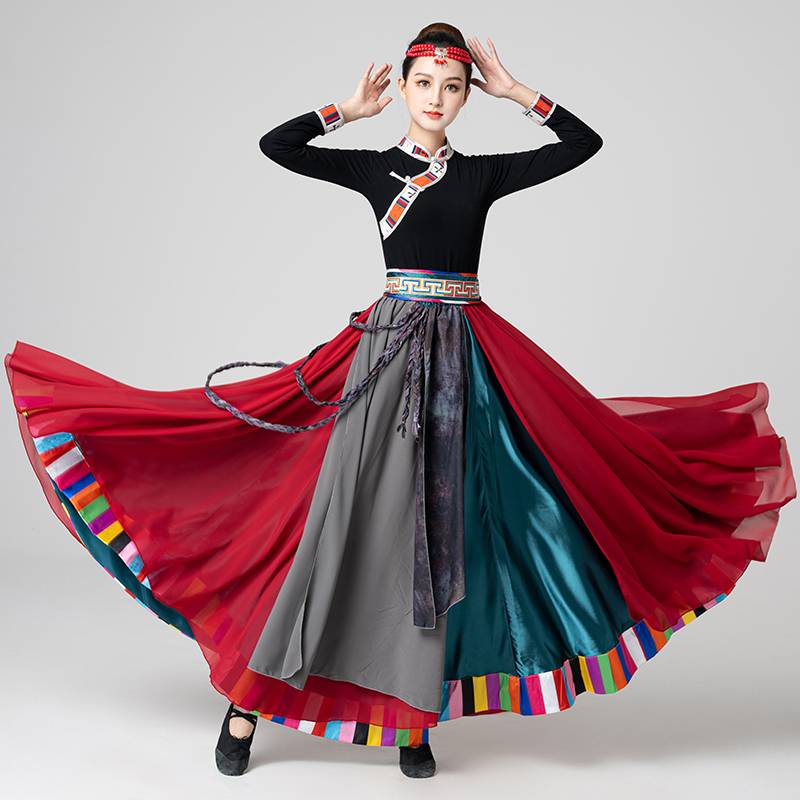 The Tibetan Dance Show plaza danced with the Mongol half-dressed minority dance test