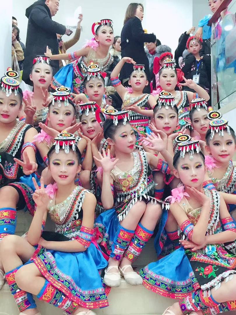 Dai clothing children's performance service minority clothing new models of Yunnan Miao girl national dance performance clothing