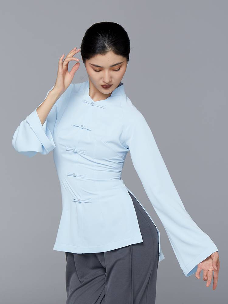 A Chinese-style long-sleeve shirt in Chinese-style choreography
