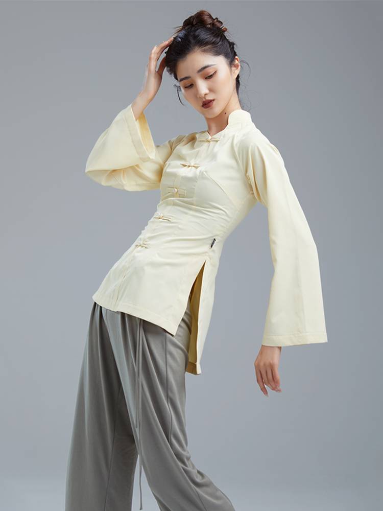 A Chinese-style long-sleeve shirt in Chinese-style choreography
