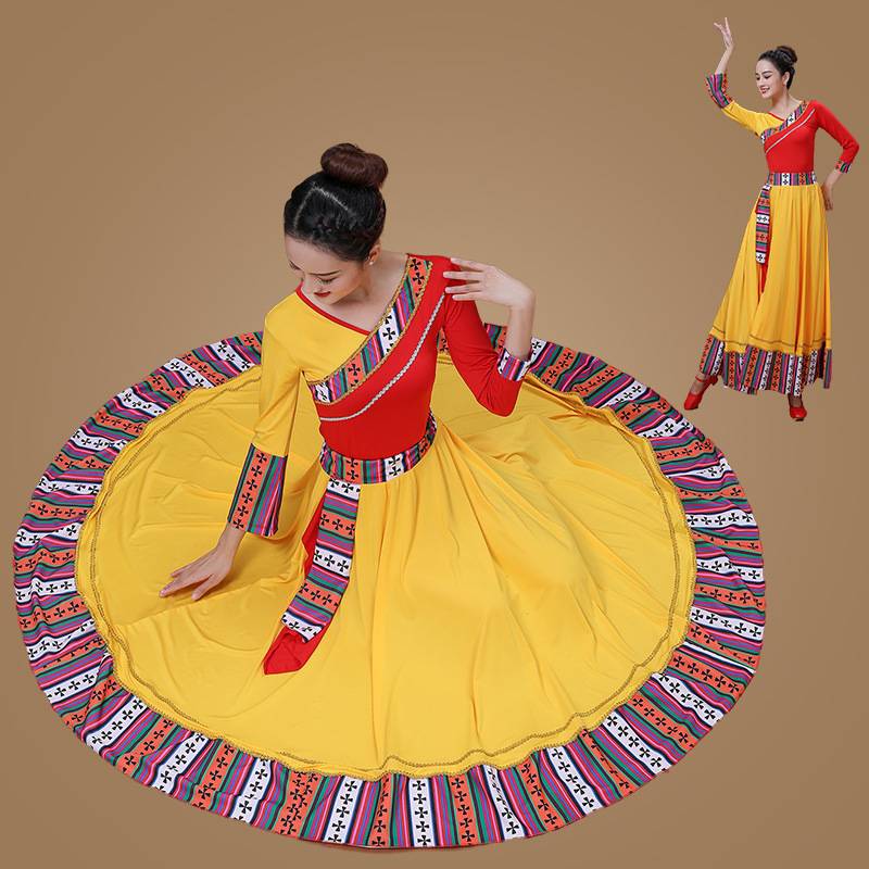 Two pairs of a national half-trip dress in a Tibetan dance dress with a girl in her pocket