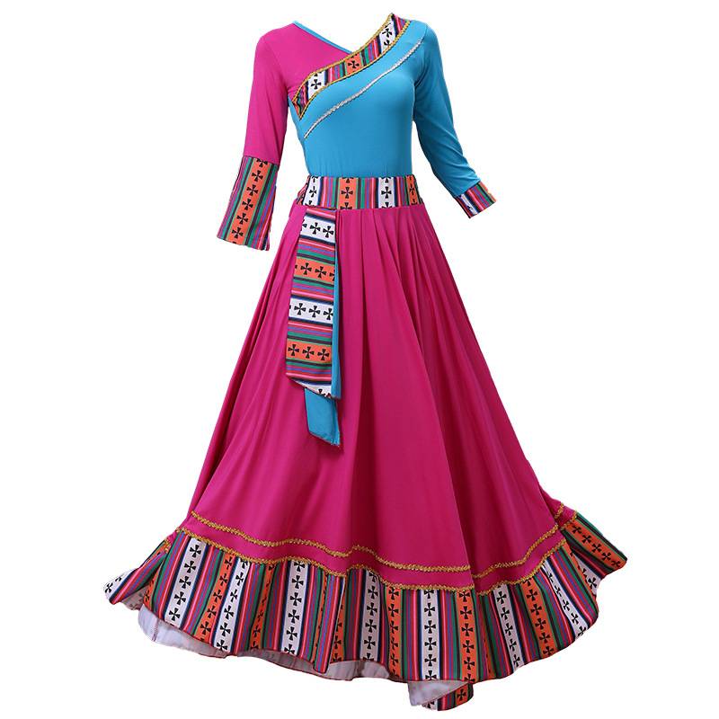 Two pairs of a national half-trip dress in a Tibetan dance dress with a girl in her pocket