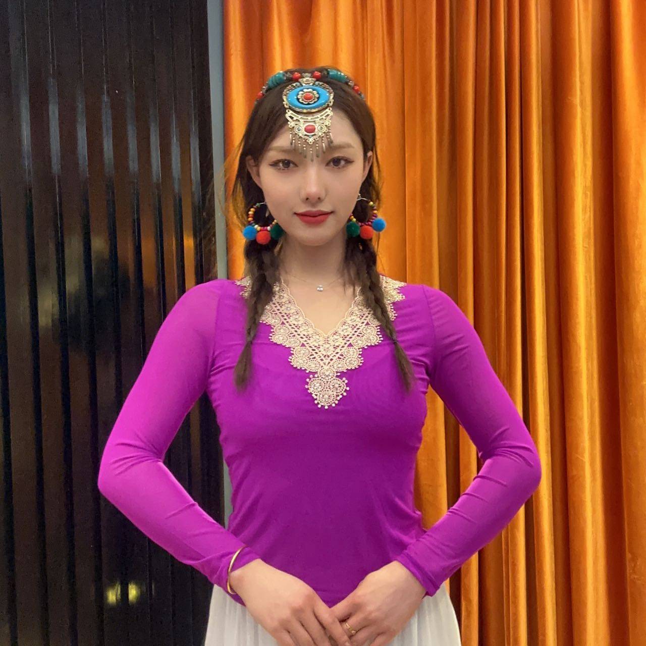 Xinjiang National Dance exercise service V -neck top showing the waist mesh gauze small shirts, female dance square dance