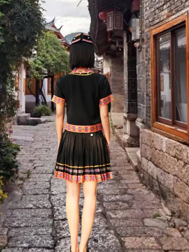 Yunnan Mojiang Hani, Clothing Loves the Black Sea