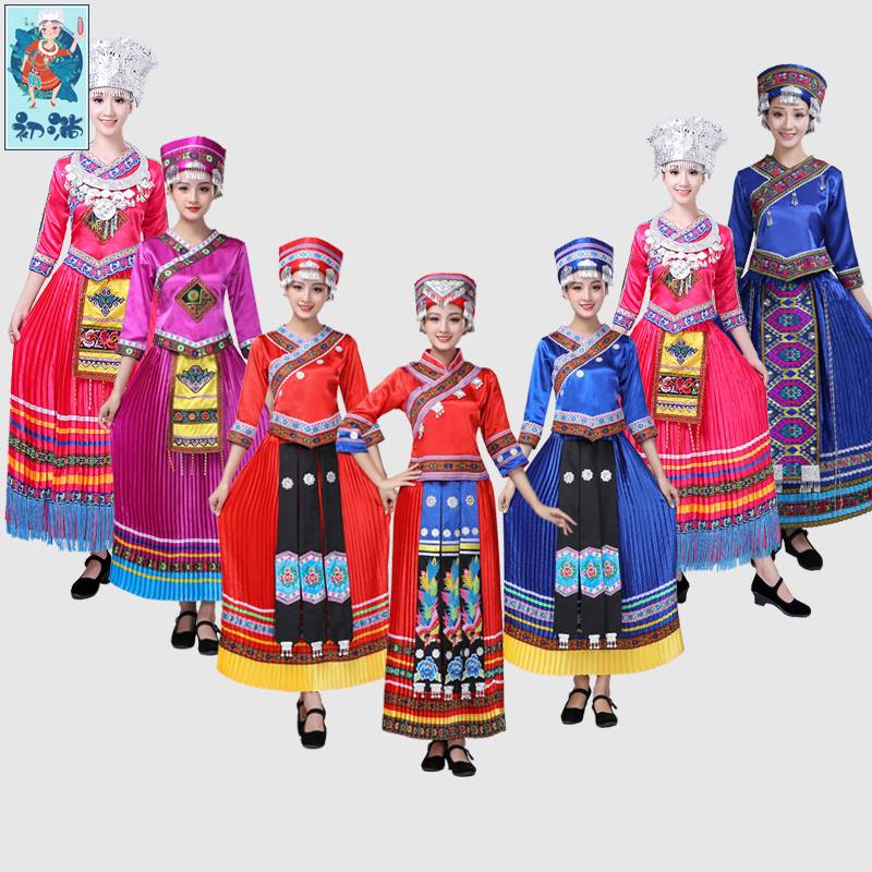 March 3 % of the Zhuang people performed the Yao women and the Yi ethnic minority, the strong service of the Li family dance and clothing