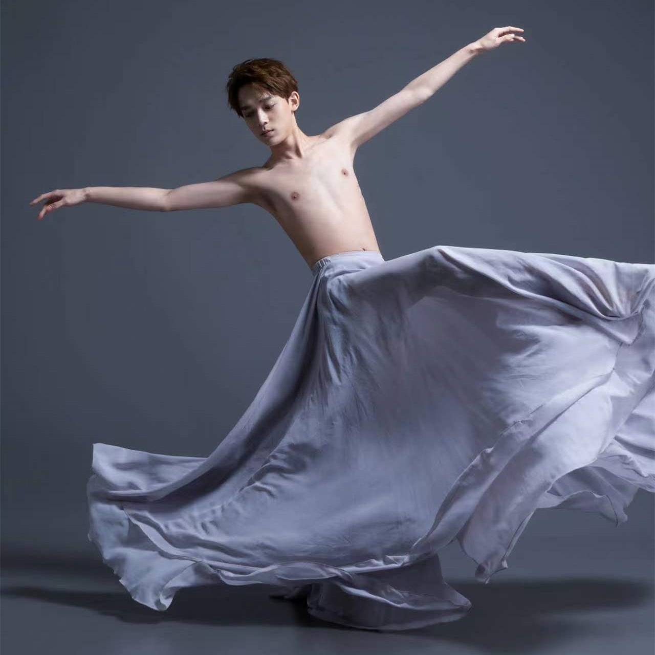Gray boys 720 degrees big skirt dance practice half -body skirt chiffon national dance adult photo performance long skirt