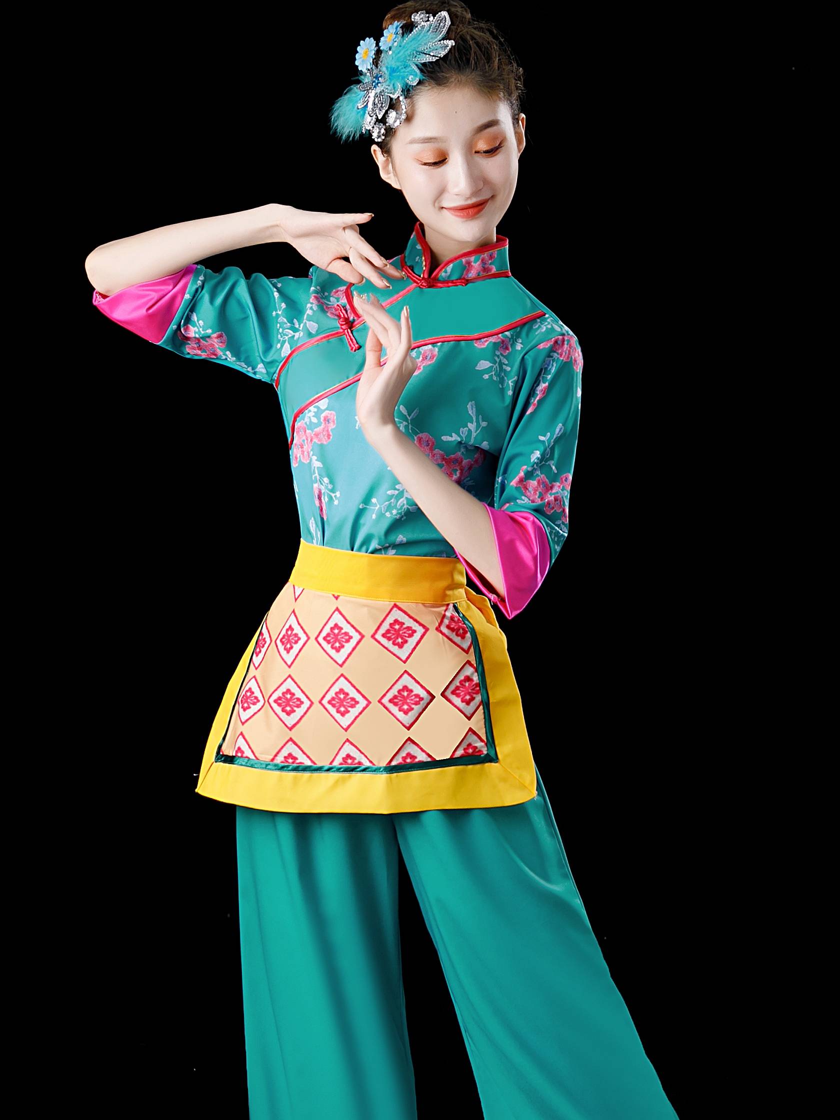 2024 new Yangge clothing happy performance service girl village Gusai tea dance clothing national dance square dance set