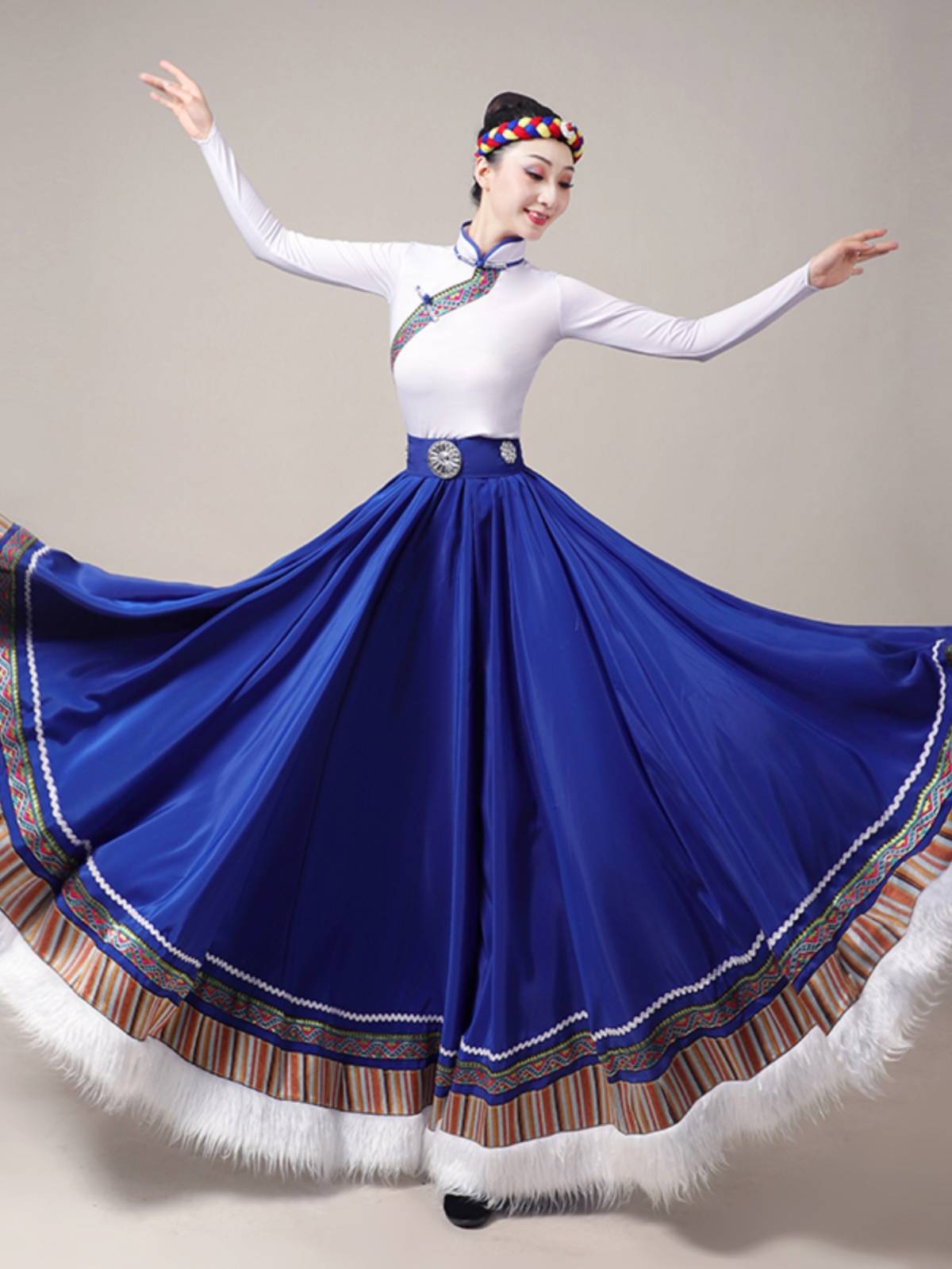 A Tibetan dance show with a Tibetan half-tied dress and a Tibetan dress