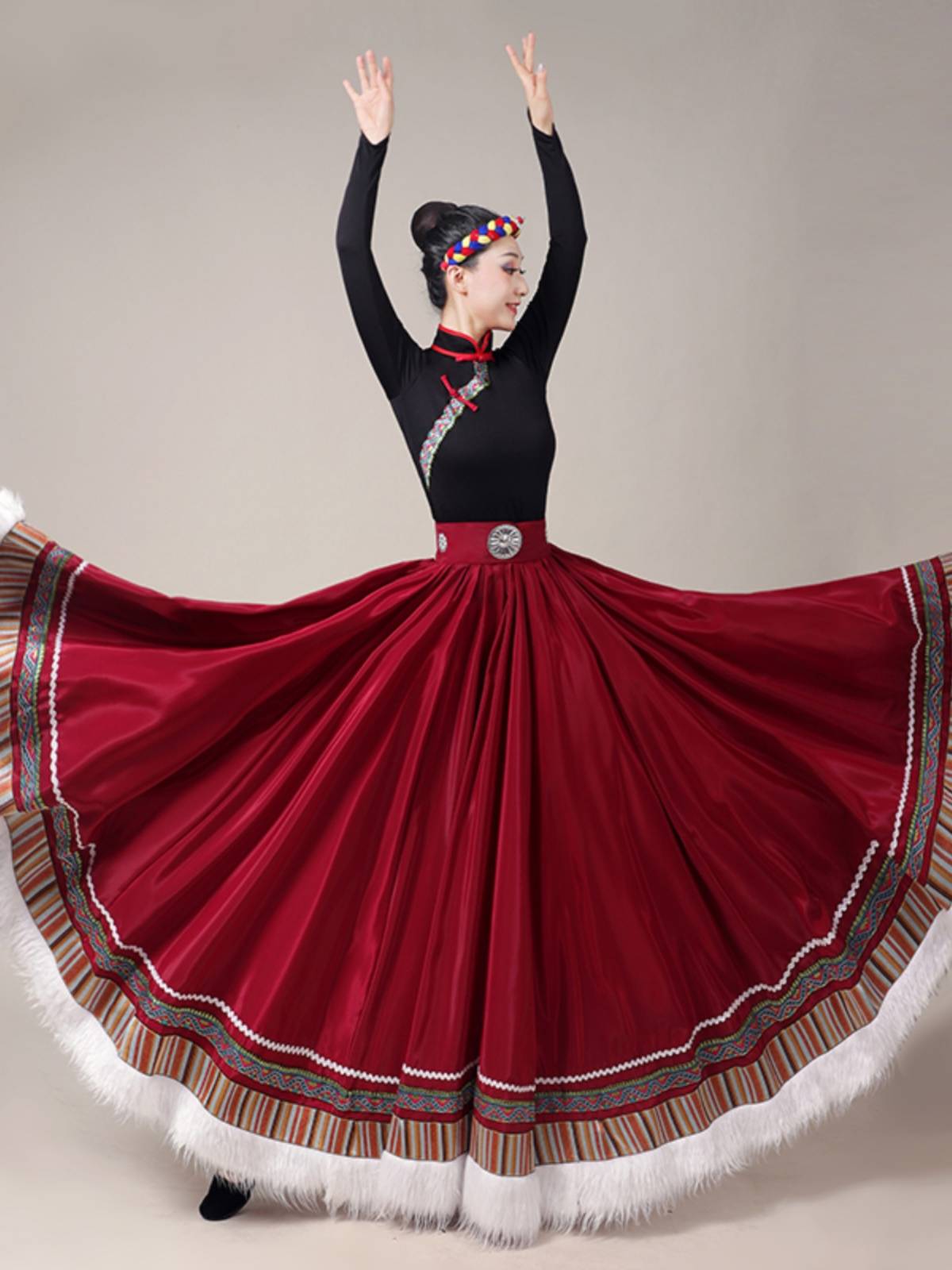 A Tibetan dance show with a Tibetan half-tied dress and a Tibetan dress