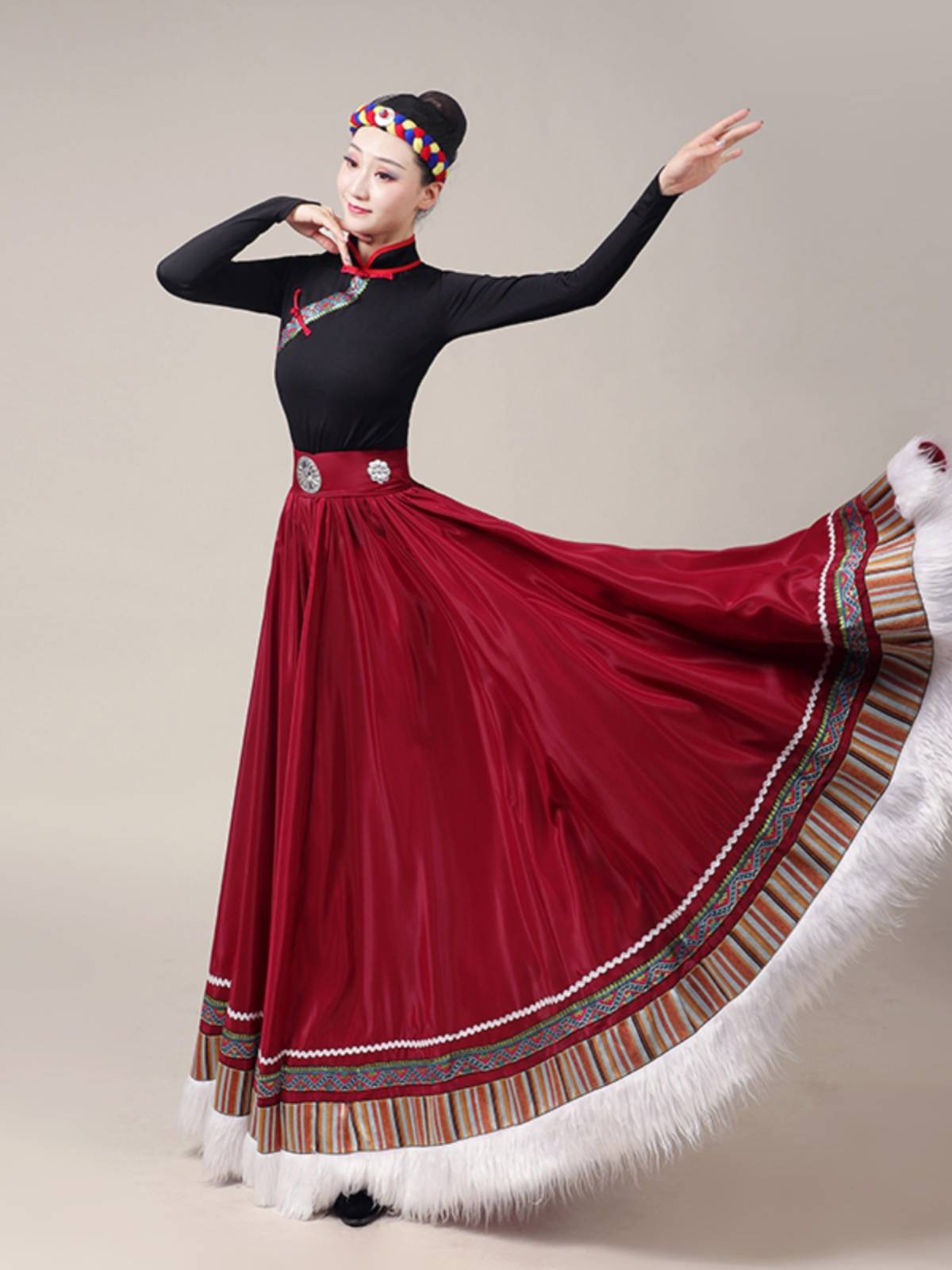 A Tibetan dance show with a Tibetan half-tied dress and a Tibetan dress