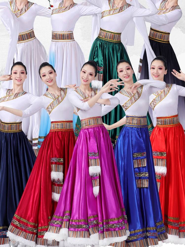 The Tibetan dance dress girl danced in the plaza and took a new bouquet and practiced in Mongolia for the long skirt people