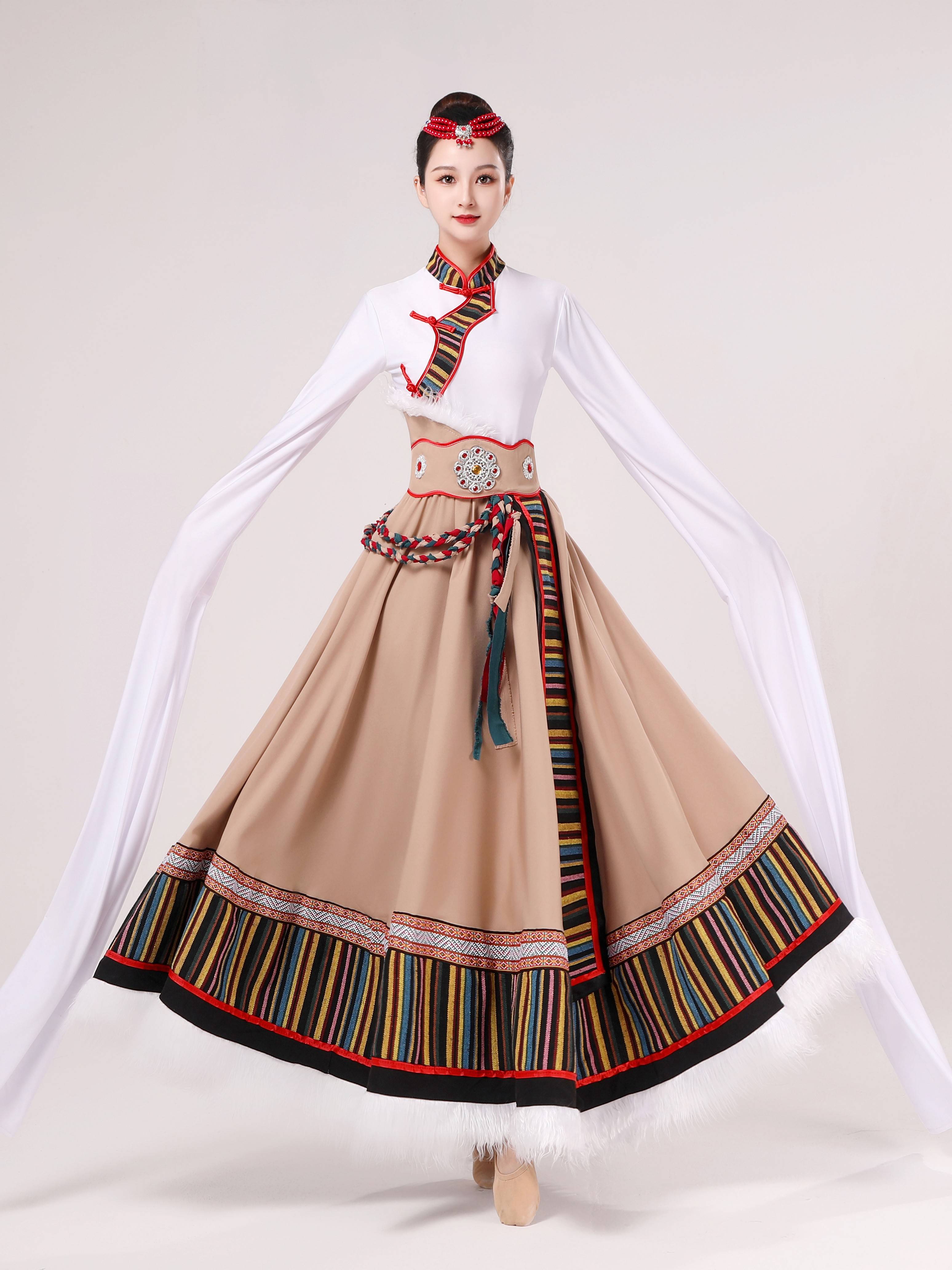 Tibetan dance performances for adult women with long-water cuffs for Mongolian ethnic minority performances