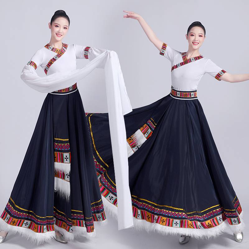 The Tibetan Dance Show Women's Apprenticeship Practice The Half-Locked Clothes Nation's Quail Dancers