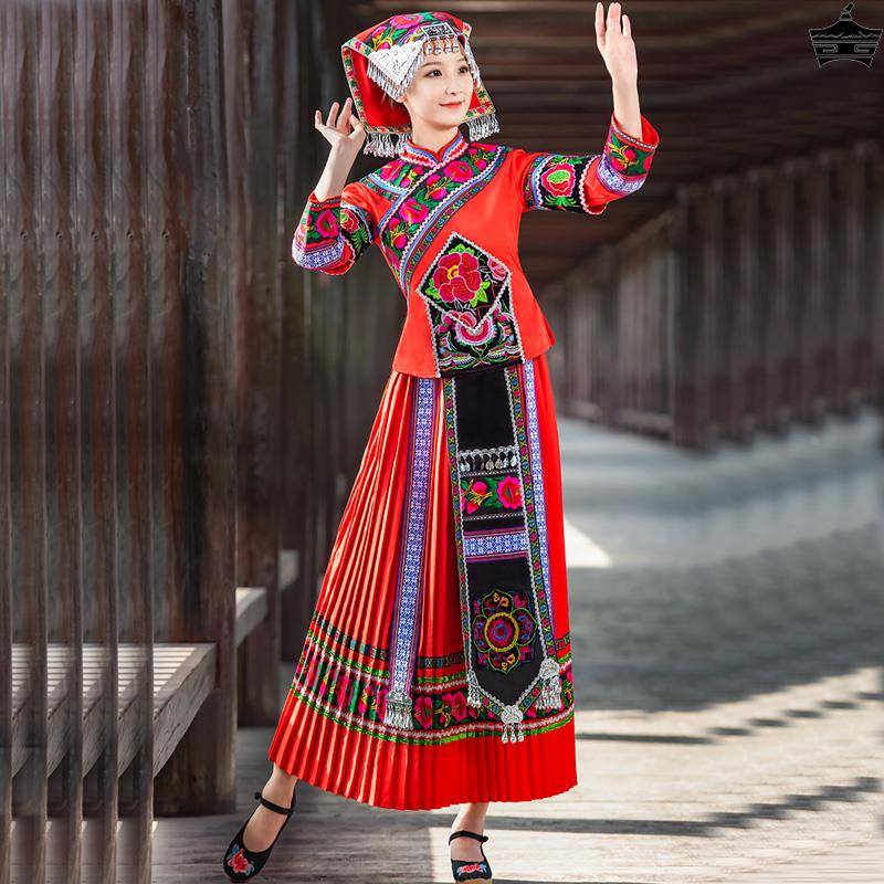 Yunnan Chuxiong Yi clothing Yi actress performance service service service minority dance service minority Miao and Dai people daily wear can be worn