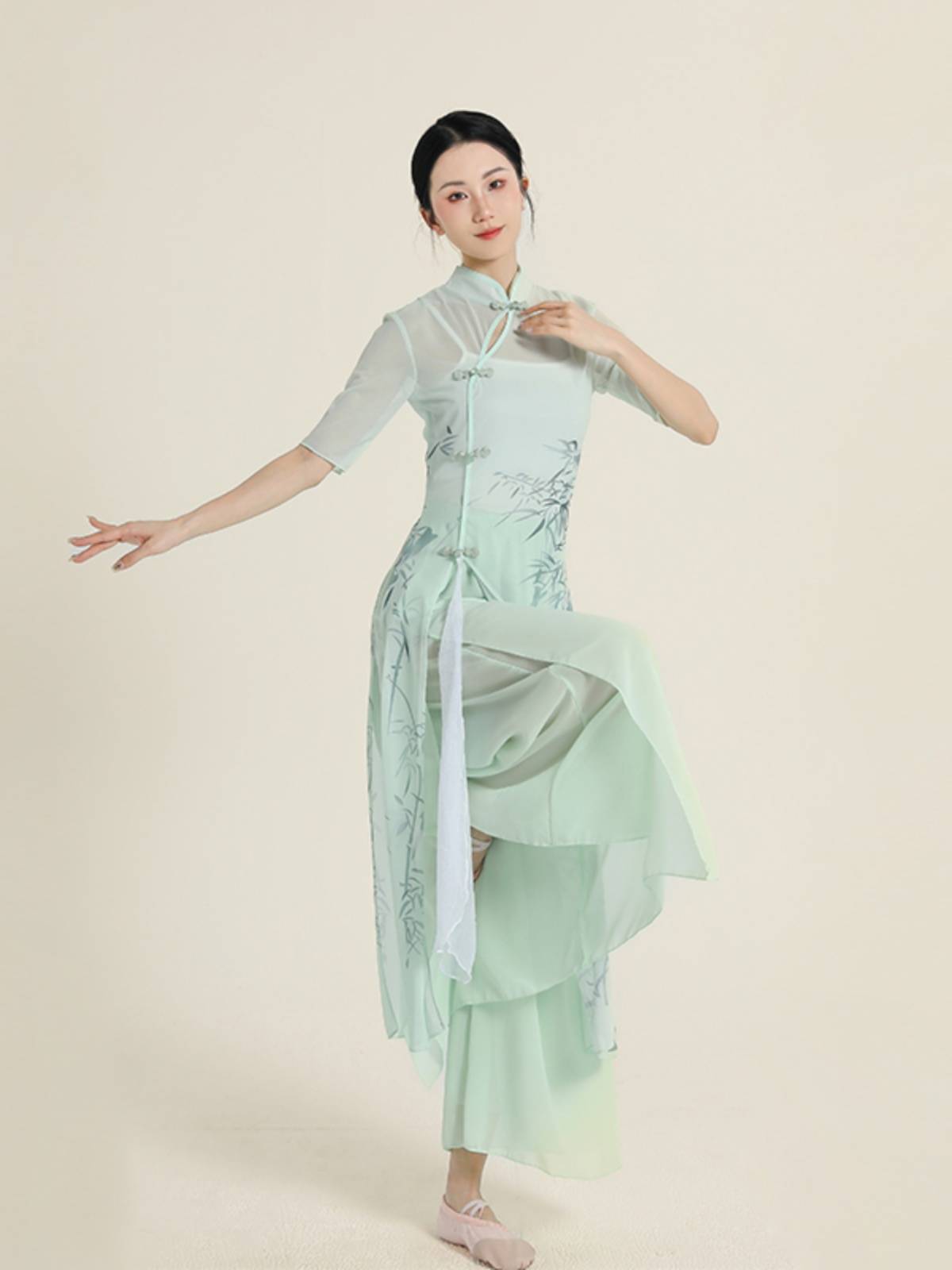 New Classical Dance Gradm Guofei Cheongsam Capricorn Chinese Dance Nation Dance Clothing Dressing Dress Performance Performance Clothing
