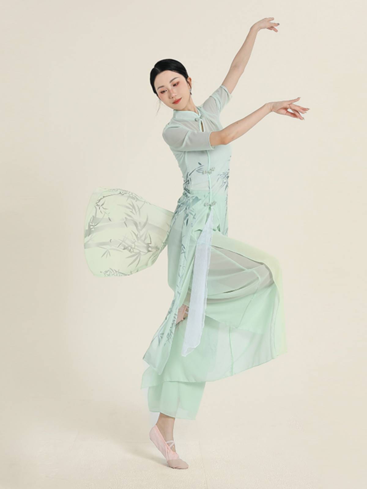 New Classical Dance Gradm Guofei Cheongsam Capricorn Chinese Dance Nation Dance Clothing Dressing Dress Performance Performance Clothing