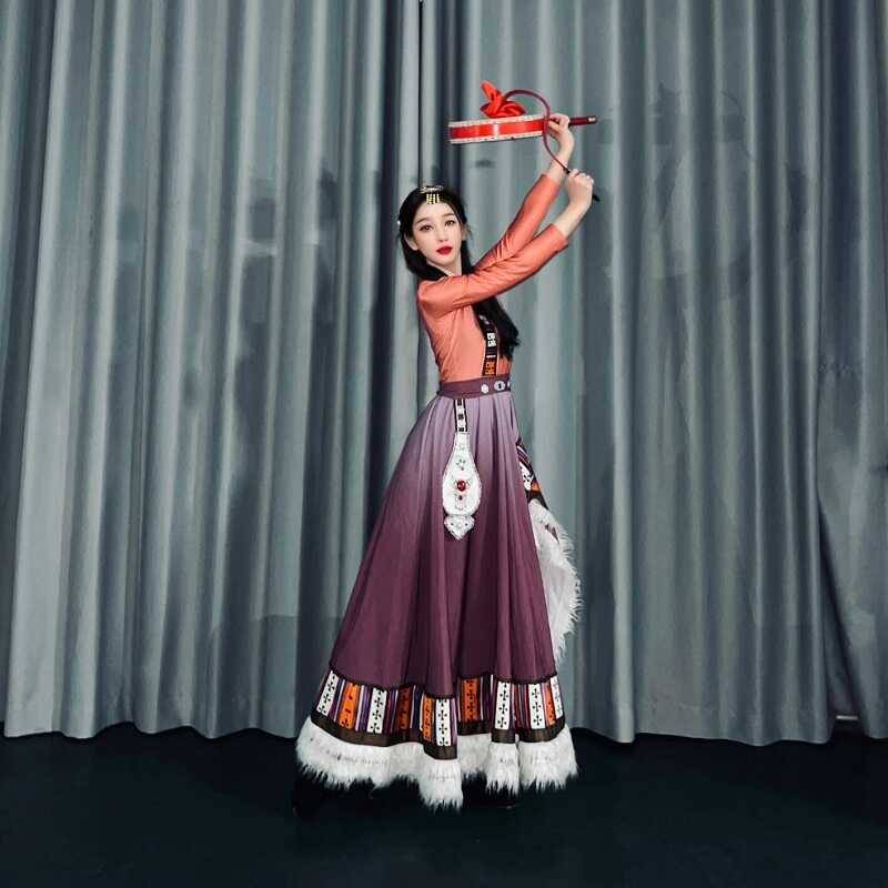 The Tibetan dance show, a new opening dance dress, a dress-and-natured national dress suit
