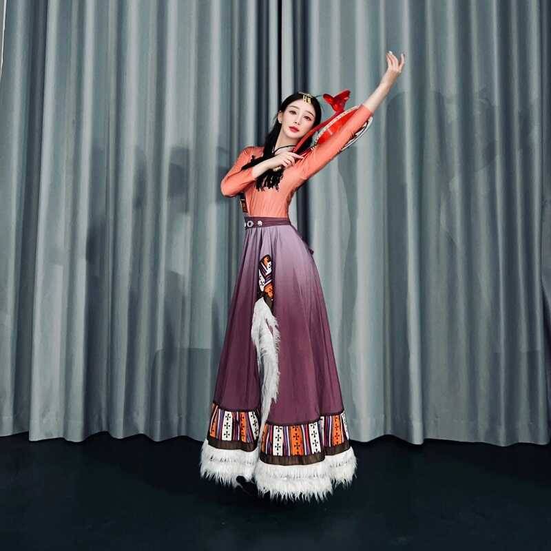 The Tibetan dance show, a new opening dance dress, a dress-and-natured national dress suit