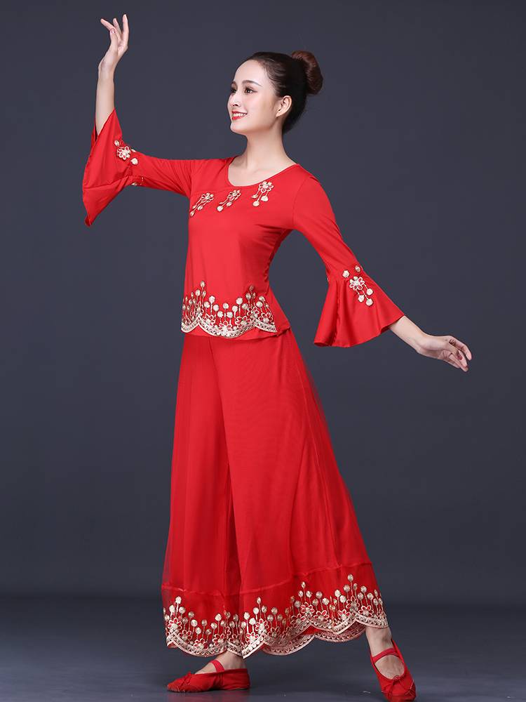 The new dress for the plaza girl with a 2024-old Chinese troupe dance fan costume