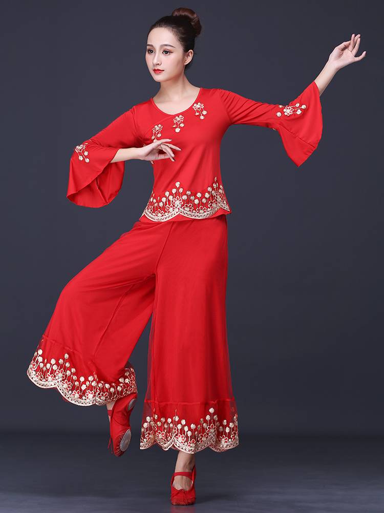 The new dress for the plaza girl with a 2024-old Chinese troupe dance fan costume