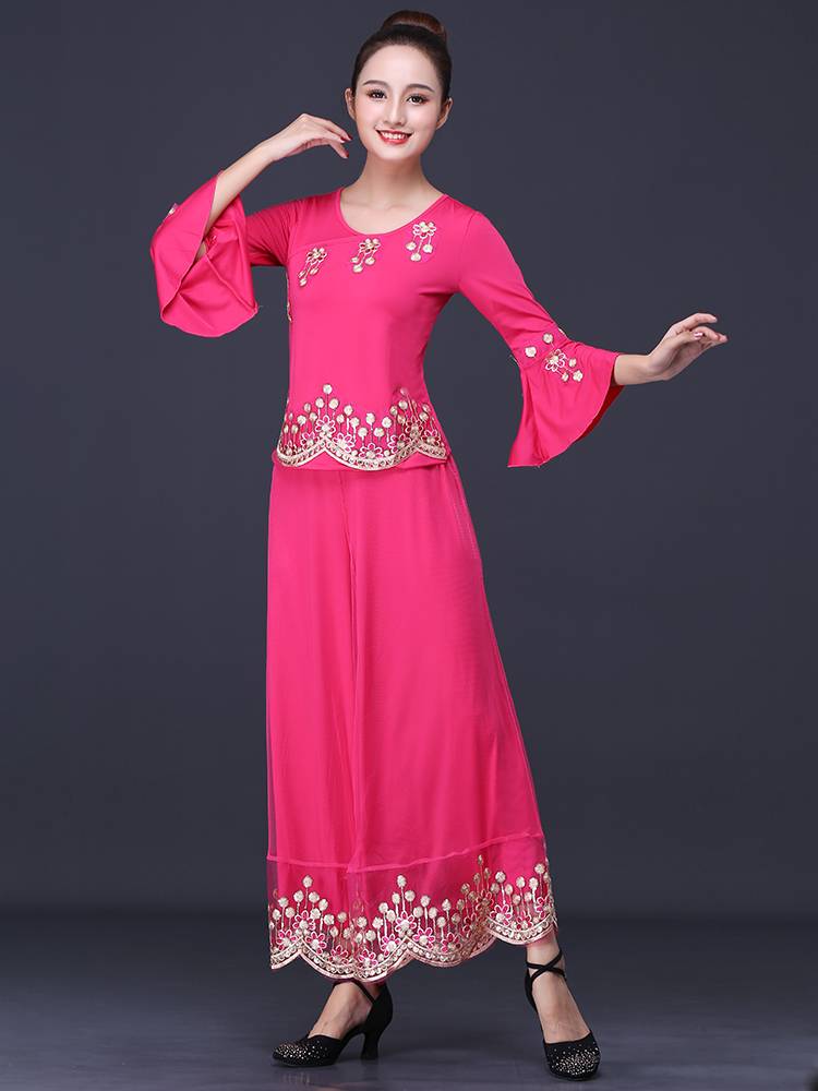 The new dress for the plaza girl with a 2024-old Chinese troupe dance fan costume