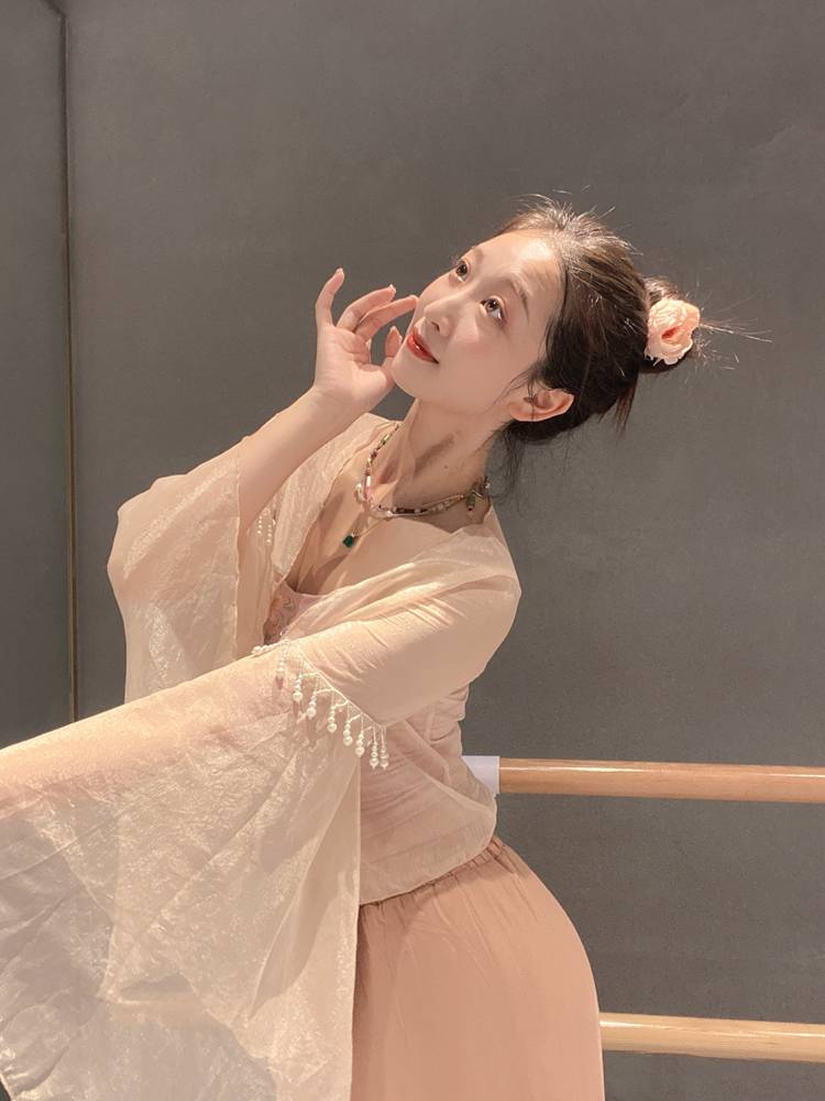 Classical dance yarn dance dance clothing, rhyme, beaded horn sleeve Chinese dance exercise service performance service girl elegant chiffon