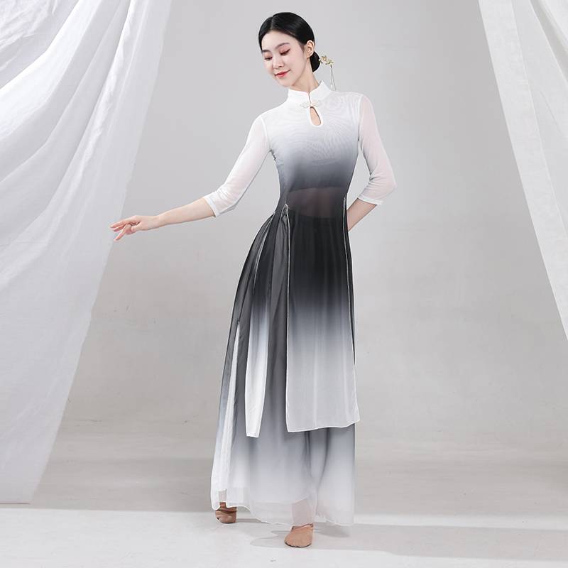 The new classical dance gradually transformed into the rhyme cheongsam gauze training, the female Chinese dance national dance service top