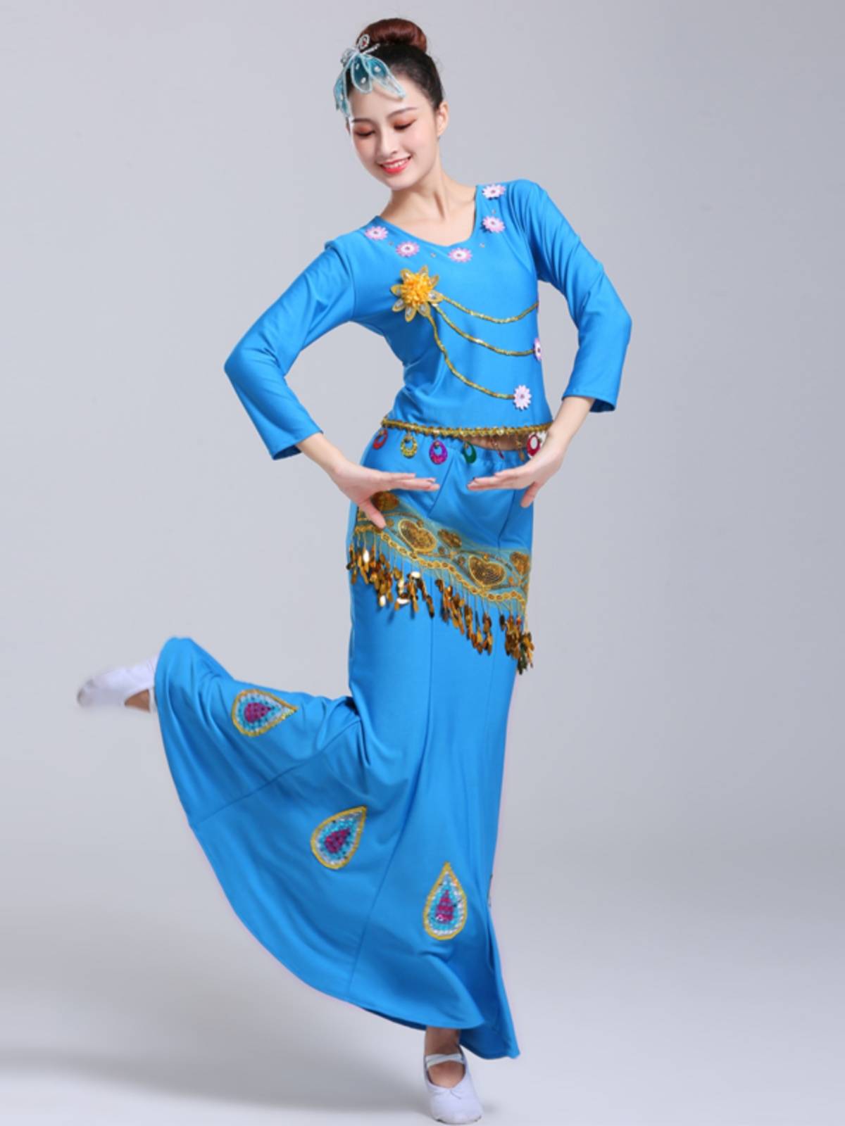 Dai dance clothing adult performance clothing long sleeve peacock dance fishtail skirt Yunnan minority dance clothing