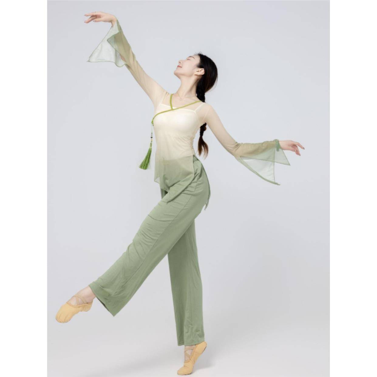 The new female classical dance clothing body rhyme, gradient gauze, practice service, Chinese style national dance, admitted to the top