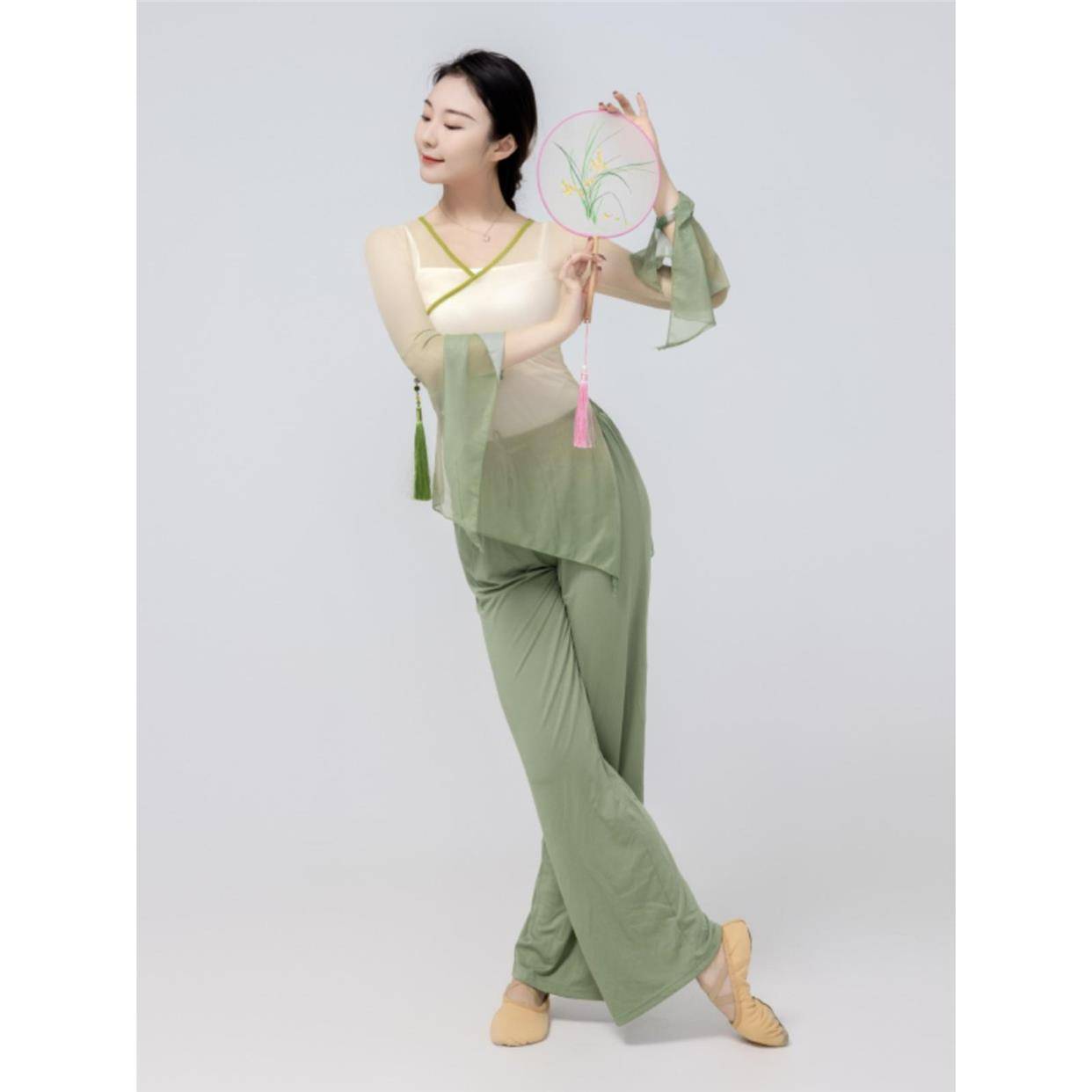 The new female classical dance clothing body rhyme, gradient gauze, practice service, Chinese style national dance, admitted to the top