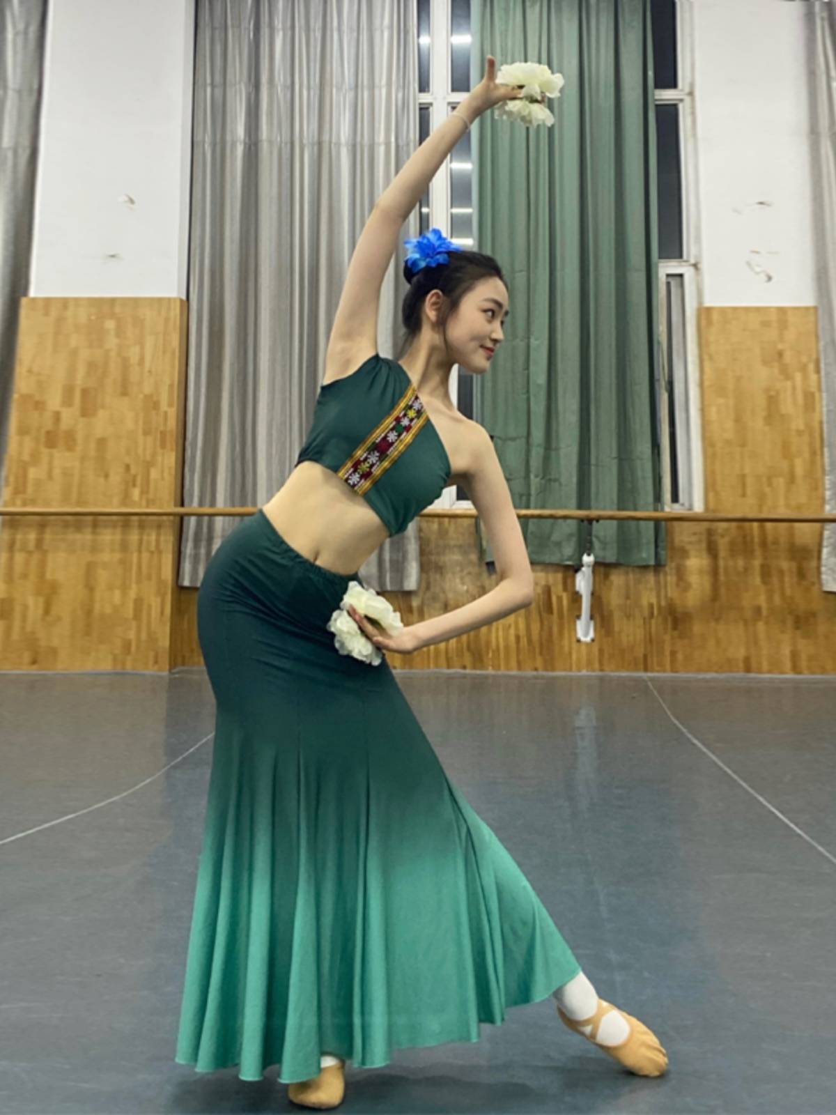 Dai dancer performance clothing performance costume children's dance fishtail skirt Dai dance clothing female dance skirt art test clothing