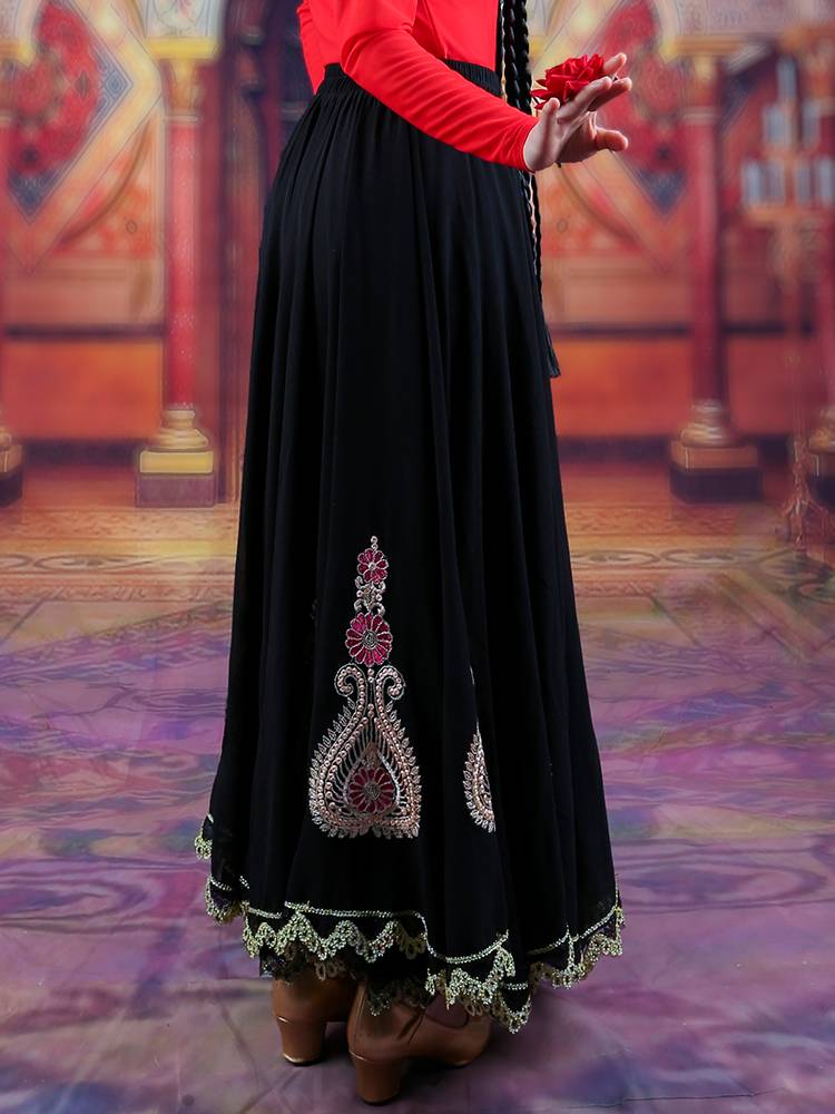 720 degrees large placing Xinjiang dance skirt, the gold -wrapped lace ethnic style four seasons long skirt vitamin dance skirt