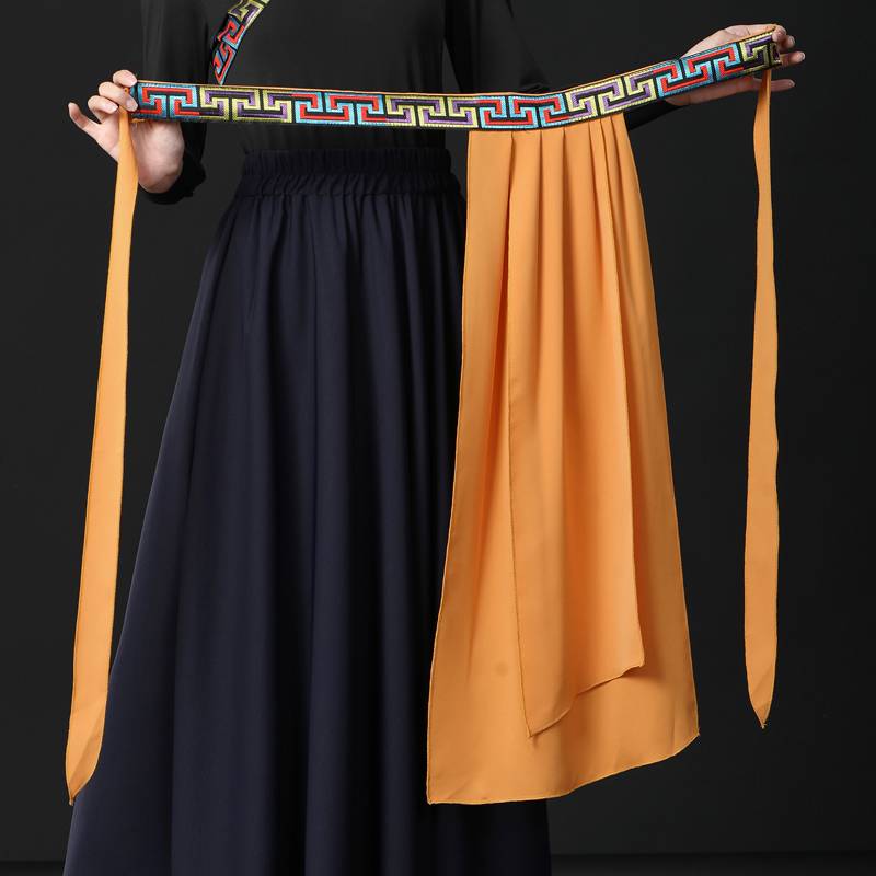 The Tibetan little apron, the Tibetan plaza, and the Tibetan plaque dance show, a single apron for Mongolia