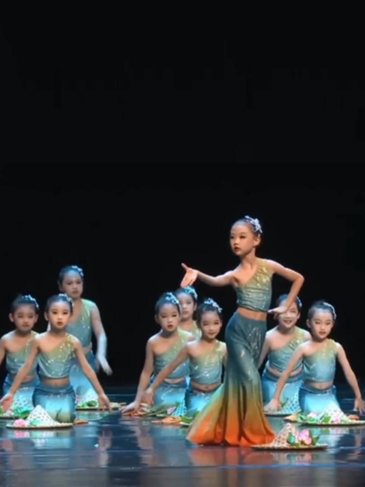Dai Dai Dai Dance Performance Clothing Female Art Given Fish Tail Skirt National Dance Peacock Dance Dance Performance Performance Service