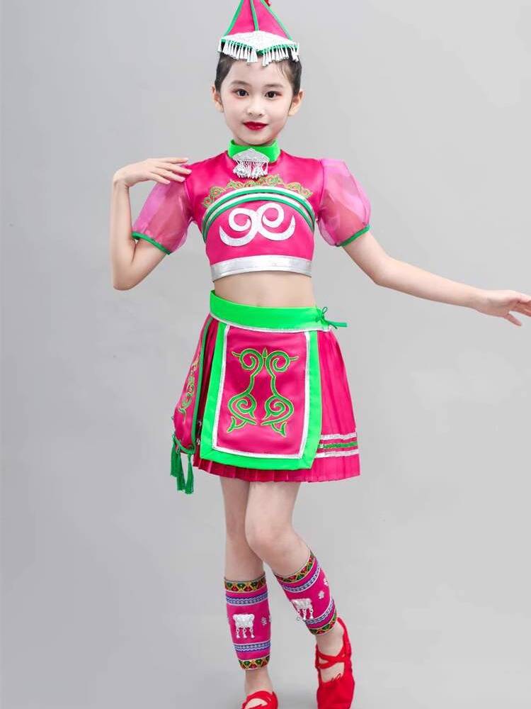 Stepping on tea-speaking dance costumes, stepping on tea girls to perform on ethnic minority costumes
